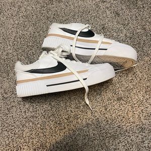 Nike women’s court legacy platform sneakers